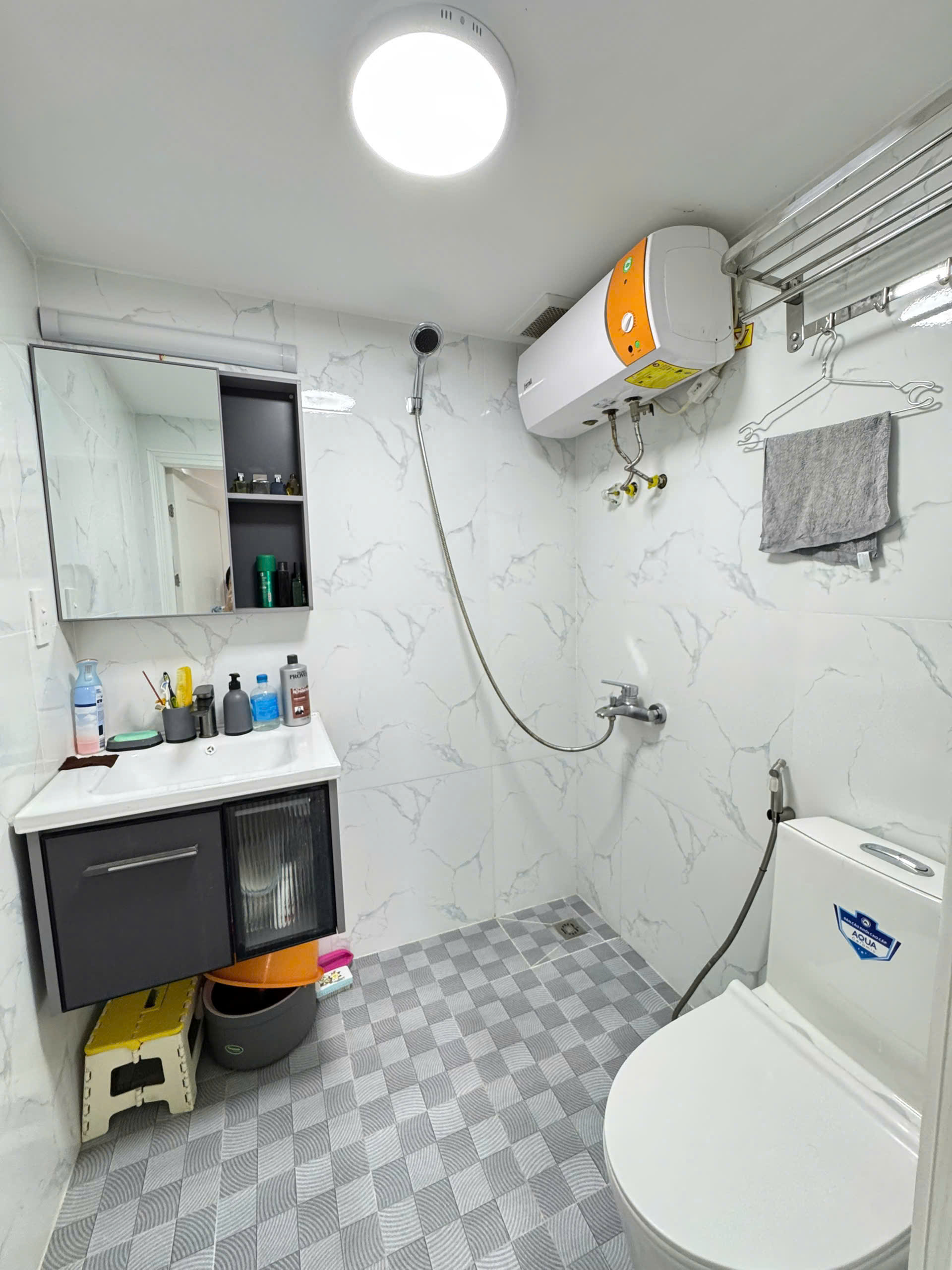 z6829804318713_08eea44e630438ac2052aa3b12ea5670