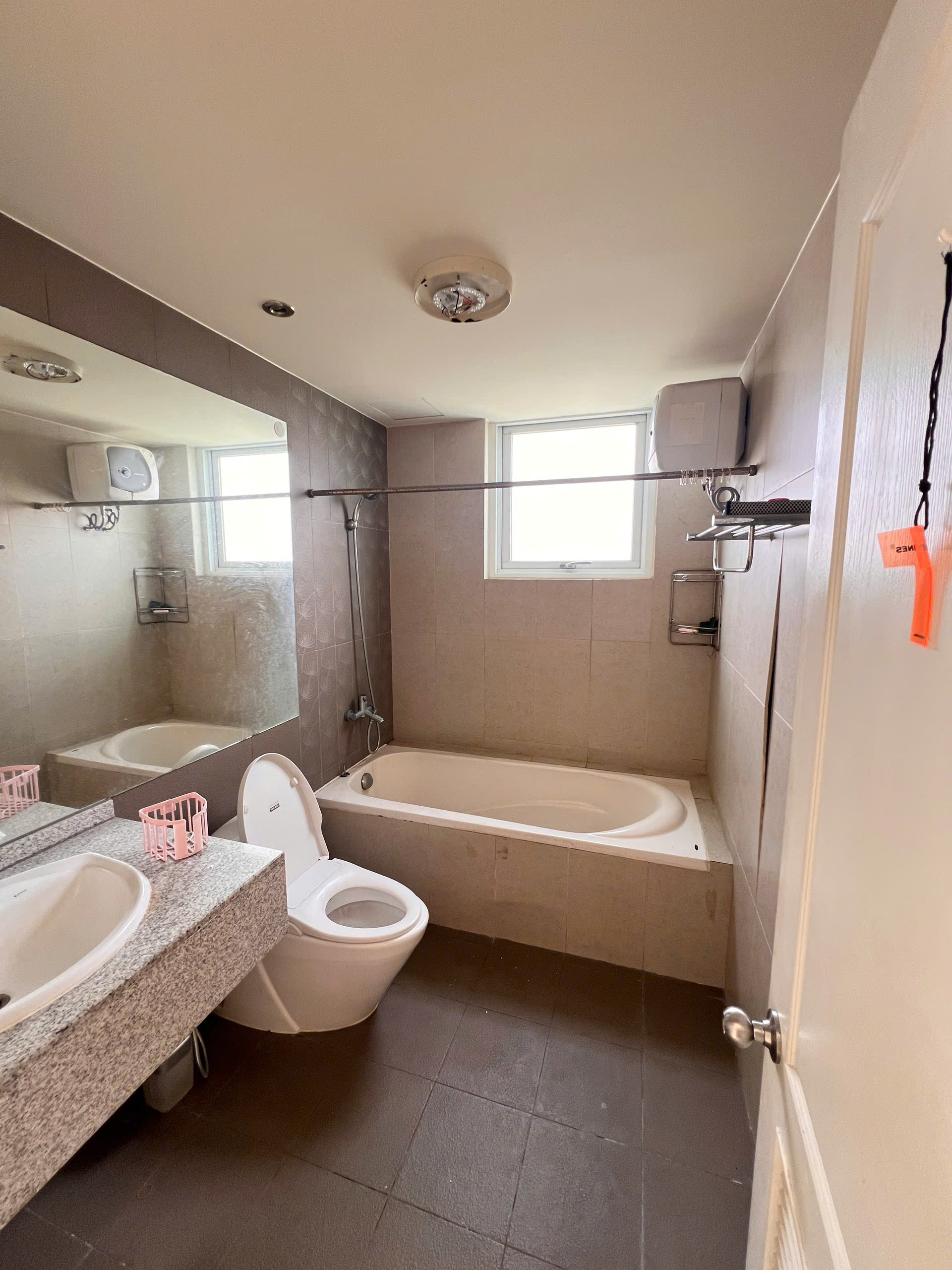 z7307990912814_90947f50c524f3c29fdb01bf72e57d6b